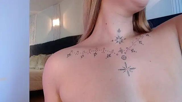 Snapshot of MollyCruz chatting on September 25, 10:41 am MollyCruz online show from September 25, 10:41 am