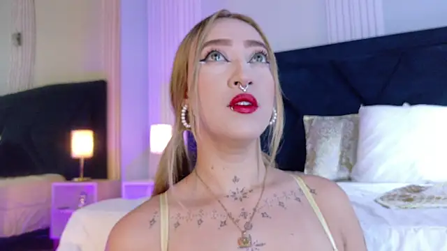 MollyCruz online show from November 18, 11:25 am