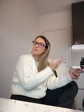 HotXMom online show from January 3, 7:27 am