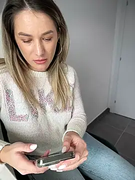 HotXMom online show from January 6, 10:35 am