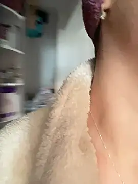 HotXMom online show from February 19, 7:48 am