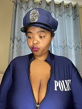 Snapshot of Linahlove chatting on February 28, 1:01 pm Linahlove online show from February 28, 1:01 pm