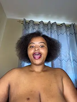 Snapshot of Linahlove chatting on March 17, 9:23 am Linahlove online show from March 17, 9:23 am