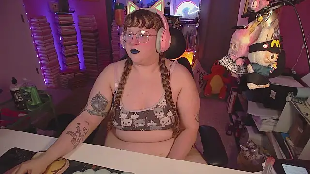 FatVeronica online show from June 24, 5:01 pm