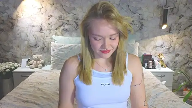 Aurora Golden1 online show from November 15, 4:58 pm