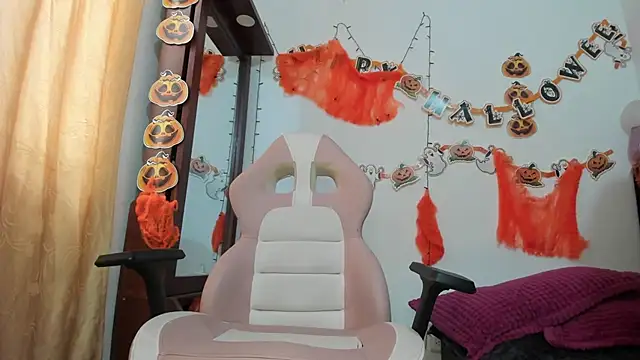 jessica hot 28 online show from October 30, 6:19 pm