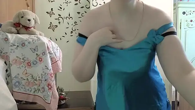 LucyZeph online show from August 7, 9:11 am