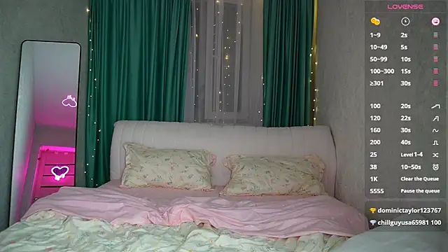 Snapshot of soffy__kisss chatting on March 15, 8:32 pm soffy kisss online show from March 15, 8:32 pm