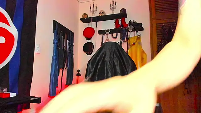 Snapshot of DominatrixBlue chatting on January 12, 6:27 pm DominatrixBlue online show from January 12, 6:27 pm