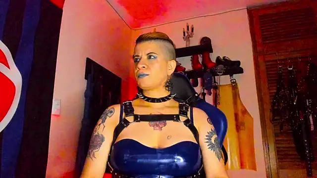 Snapshot of DominatrixBlue chatting on January 17, 3:11 pm DominatrixBlue online show from January 17, 3:11 pm