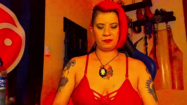 Snapshot of DominatrixBlue chatting on January 20, 5:06 pm DominatrixBlue online show from January 20, 5:06 pm