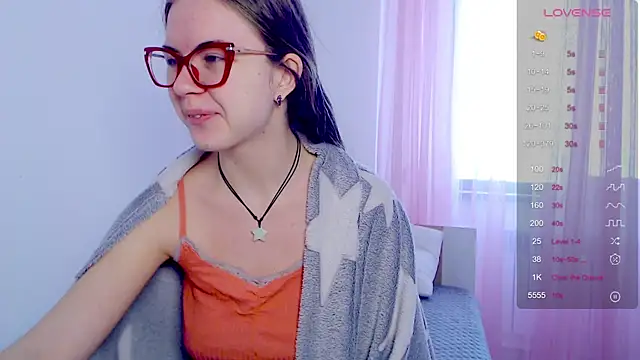 Snapshot of Sarah_HS chatting on January 19, 5:55 am Sarah HS online show from January 19, 5:55 am