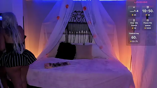 Snapshot of kristen_kassi chatting on October 31, 12:06 pm kristen kassi online show from October 31, 12:06 pm