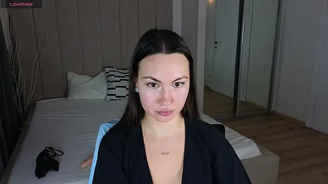 GIGI BENNET online show from December 6, 5:11 pm