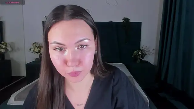 GIGI BENNET online show from December 11, 6:52 pm