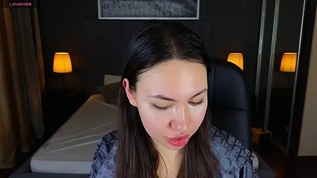 GIGI BENNET online show from December 15, 5:56 am