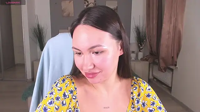 GIGI BENNET online show from December 15, 8:36 pm