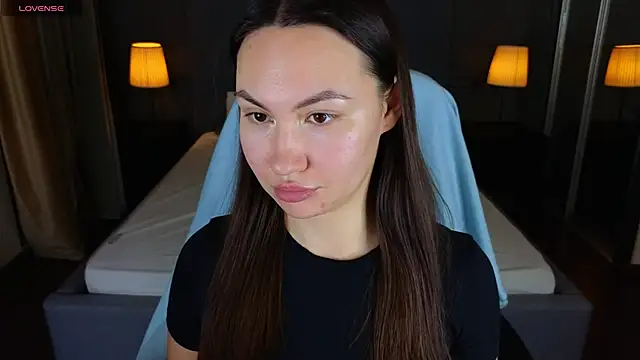 GIGI BENNET online show from December 18, 8:42 am