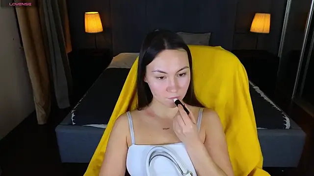 GIGI BENNET online show from December 22, 8:38 am