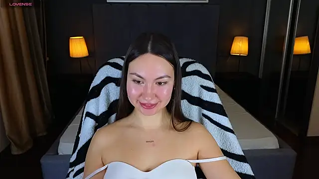 GIGI BENNET online show from December 25, 8:29 am