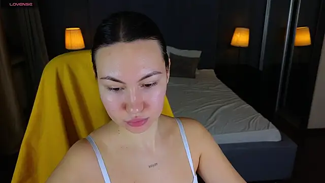 GIGI BENNET online show from December 27, 5:42 am