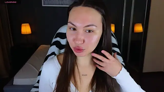 GIGI BENNET online show from January 3, 5:28 am