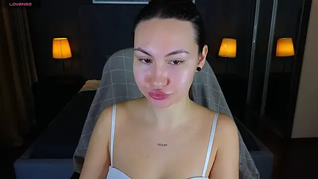 GIGI BENNET online show from January 4, 5:27 am