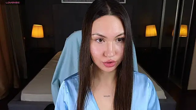 GIGI BENNET online show from February 17, 5:25 am