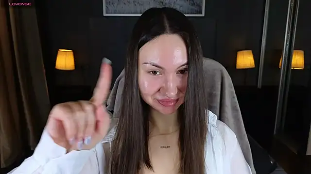GIGI BENNET online show from February 18, 5:42 am