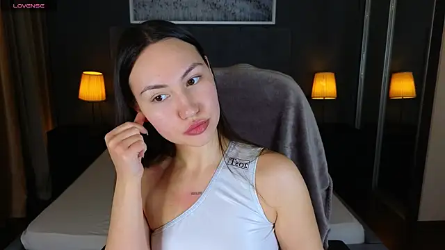 GIGI BENNET online show from February 27, 8:06 am