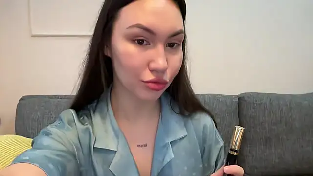 GIGI BENNET online show from March 4, 8:02 am