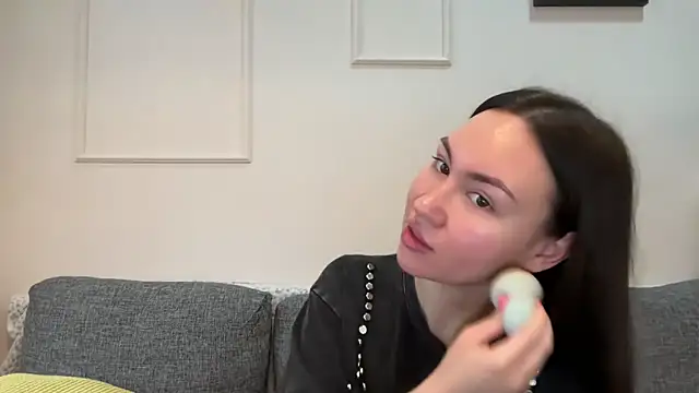 GIGI BENNET online show from March 8, 5:07 am