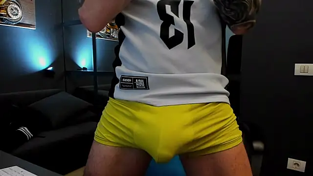 AronGrant online show from February 17, 10:45 am