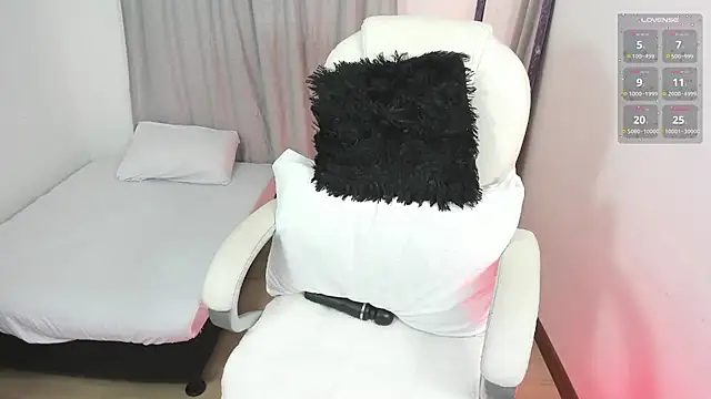 Snapshot of lorena_5 chatting on February 4, 2:39 am lorena 5 online show from February 4, 2:39 am