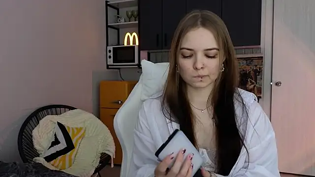 Snapshot of doll_lol_ chatting on November 27, 5:59 pm doll lol online show from November 27, 5:59 pm