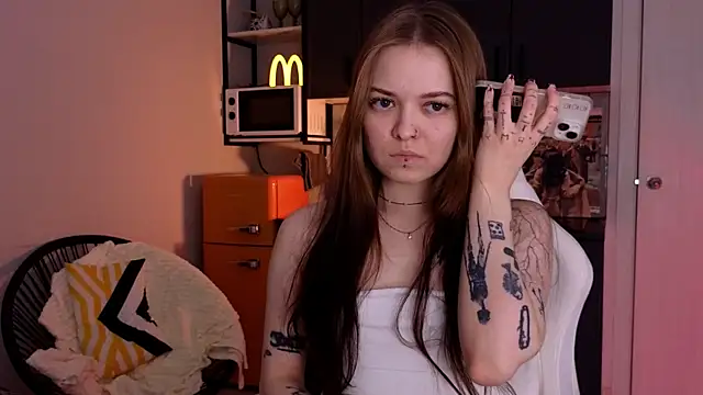 Snapshot of doll_lol_ chatting on December 2, 5:41 pm doll lol online show from December 2, 5:41 pm