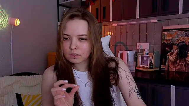 Snapshot of doll_lol_ chatting on December 18, 6:03 pm doll lol online show from December 18, 6:03 pm