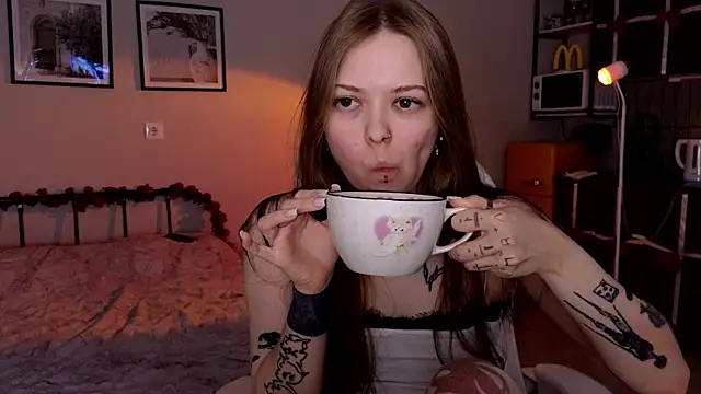 doll lol  online show from May 12, 7:11 pm