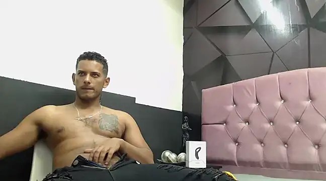 Snapshot of Chris_Dick23 chatting on December 21, 7:56 am Chris Dick23 online show from December 21, 7:56 am