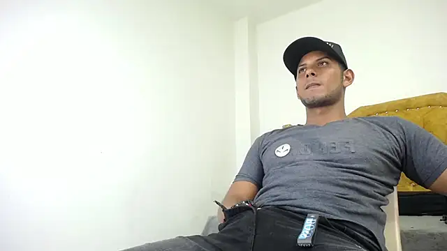 Snapshot of Chris_Dick23 chatting on May 24, 4:28 am Chris Dick23 online show from May 24, 4:28 am