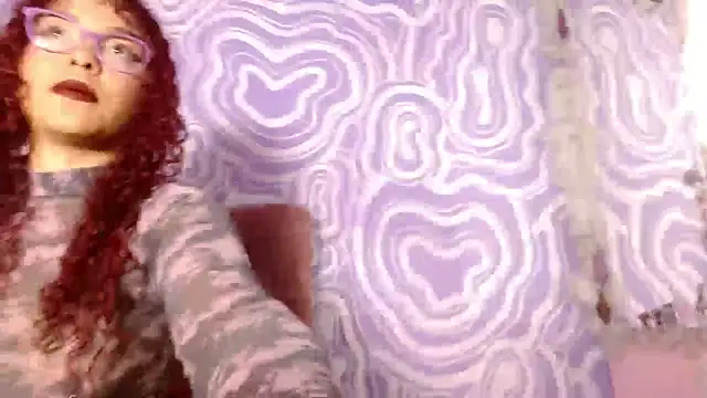 Snapshot of 420viol3ta_ chatting on February 25, 9:24 pm 420viol3ta online show from February 25, 9:24 pm