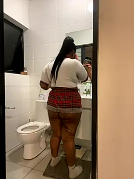 Snapshot of MILL204 chatting on October 26, 7:20 pm MILL204 online show from October 26, 7:20 pm