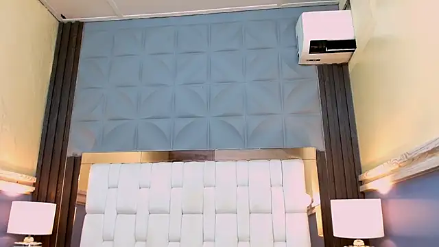 Nicole Ramires online show from October 21, 4:08 pm