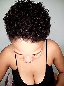 Snapshot of Su_Duarte_1 chatting on December 27, 2:25 am Su Duarte 1 online show from December 27, 2:25 am