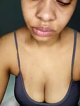 Snapshot of Su_Duarte_1 chatting on February 6, 12:43 am Su Duarte 1 online show from February 6, 12:43 am