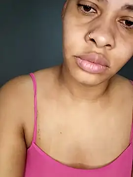 Snapshot of Su_Duarte_1 chatting on February 20, 7:52 pm Su Duarte 1 online show from February 20, 7:52 pm