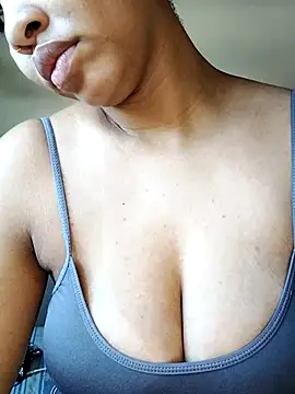 Snapshot of Su_Duarte_1 chatting on March 5, 5:50 pm Su Duarte 1 online show from March 5, 5:50 pm