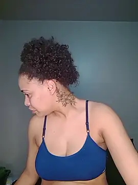 Snapshot of Su_Duarte_1 chatting on April 6, 11:44 am Su Duarte 1 online show from April 6, 11:44 am