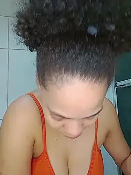Snapshot of Su_Duarte_1 chatting on May 7, 9:53 pm Su Duarte 1 online show from May 7, 9:53 pm