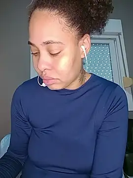 Snapshot of Su_Duarte_1 chatting on May 14, 4:47 pm Su Duarte 1 online show from May 14, 4:47 pm